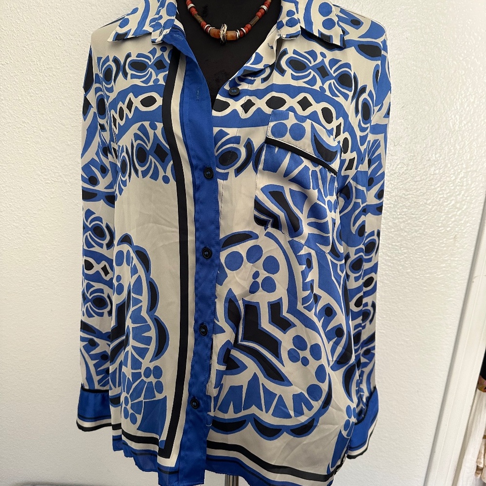 ZARA GEOMETRIC PRINT BUTTON DOWN COLLARED BLOUSE. - image 3